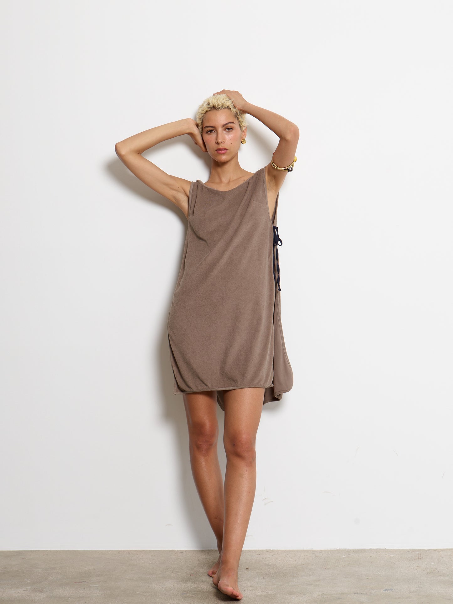 SLEEVELESS KNOTTED DRESS TAUPE